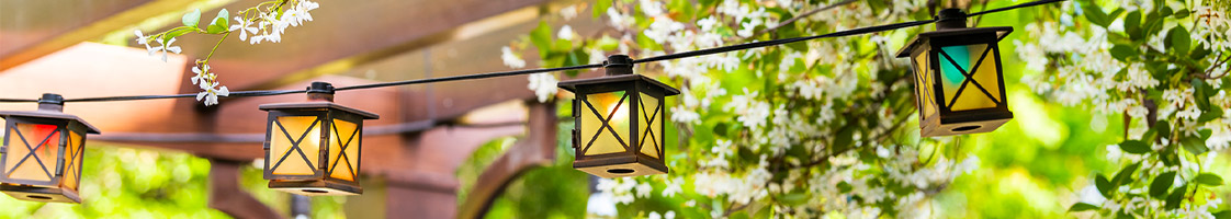 Pergola couverture fleurs et lumière