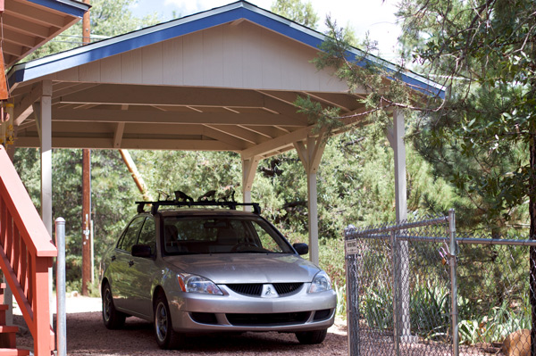 Carport design en aluminium à toit rond.