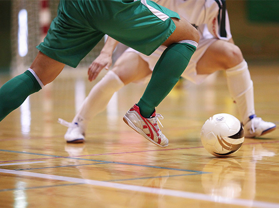 Chaussures et ballon de futsal