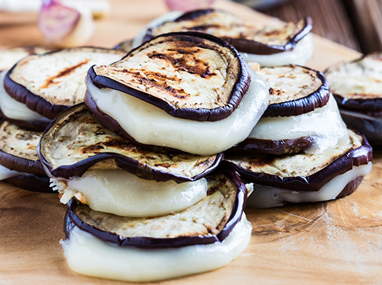 Mini-sandwiches d’aubergine grillée à la mozzarella