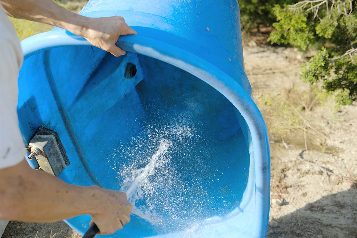 Nettoyage d'un récupérateur d'eau de pluie