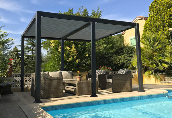 Pergola autoportée en aluminium.