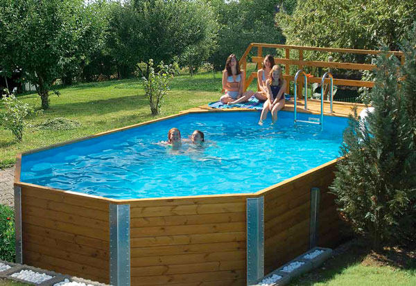 Piscine hors-sol en bois.