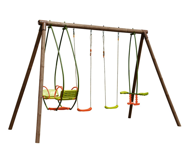 Portique en bois pour enfants.